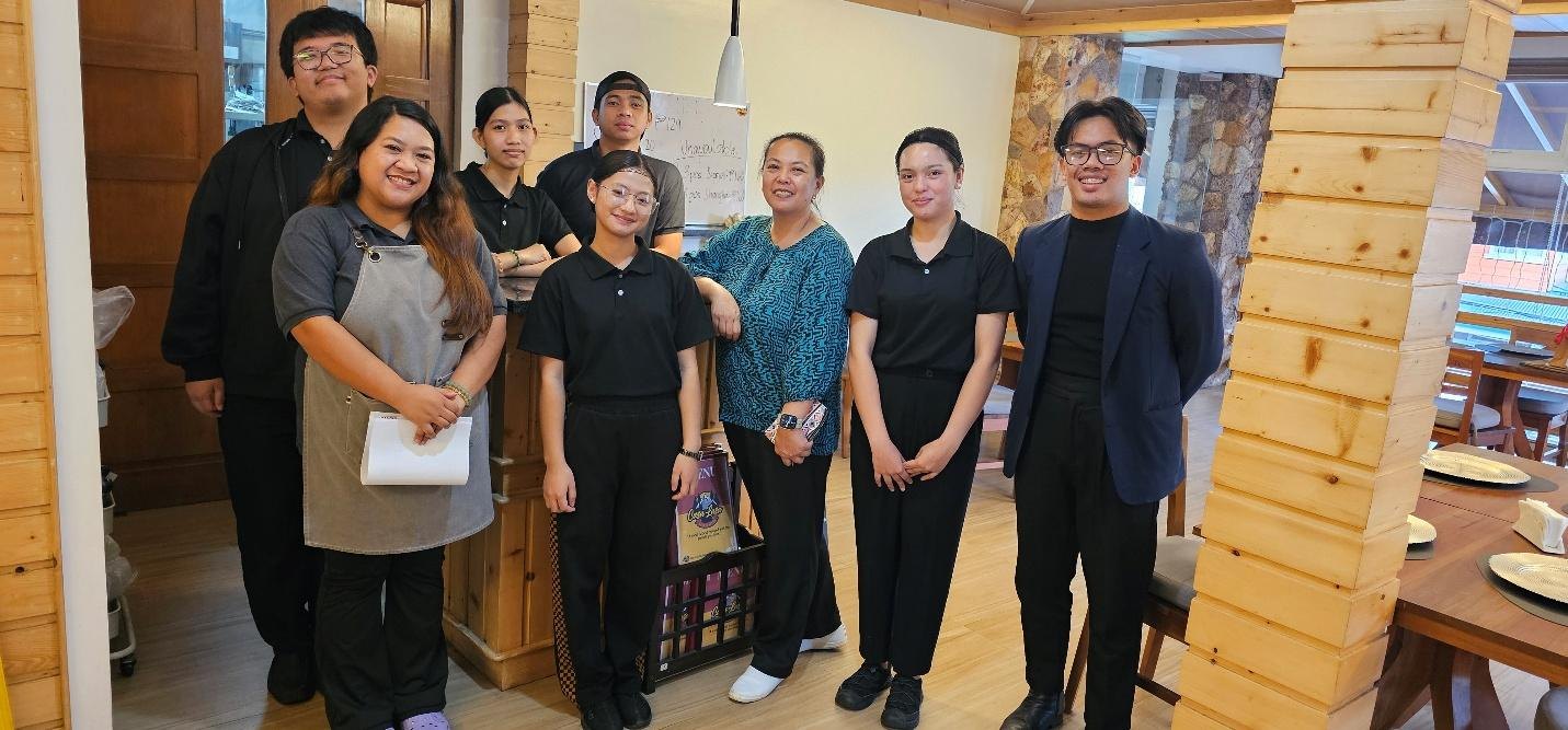 BCU-CHTM faculty and practicum students with Casa Lasa Café and Restaurant representatives