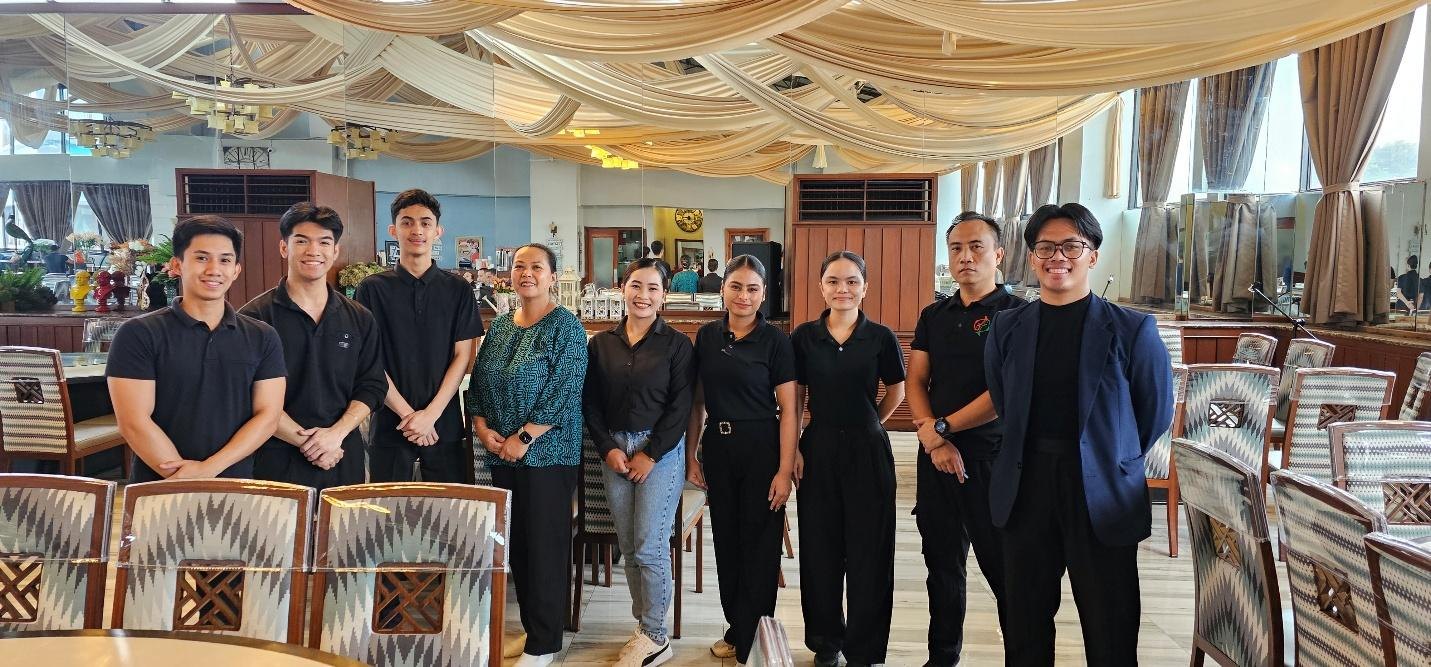 BCU-CHTM faculty and practicum students with Fortune (Hong Kong) Seafood Restaurant representatives